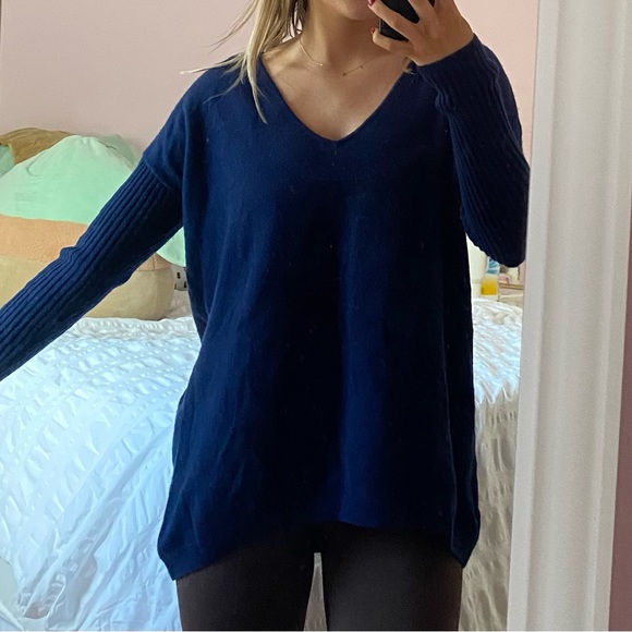 Vineyard Vines Navy V-Neck Sweater - Picture 2 of 3